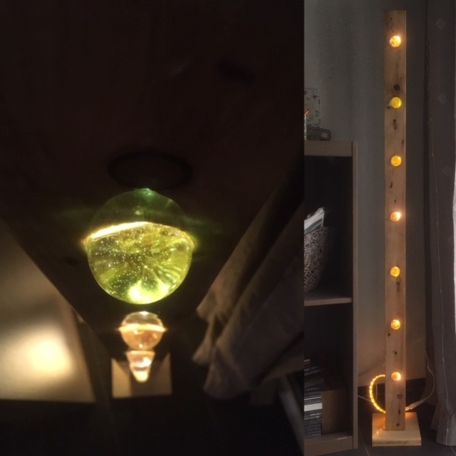 Lampe aus Palettenholz mit Glaskugeln „verkauft 2019“